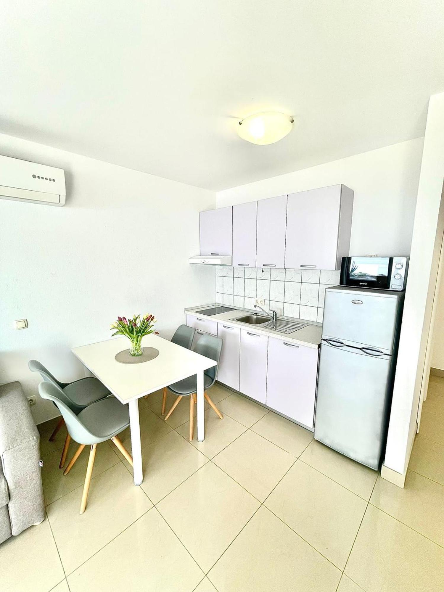 Apartments Katara Brela Eksteriør billede