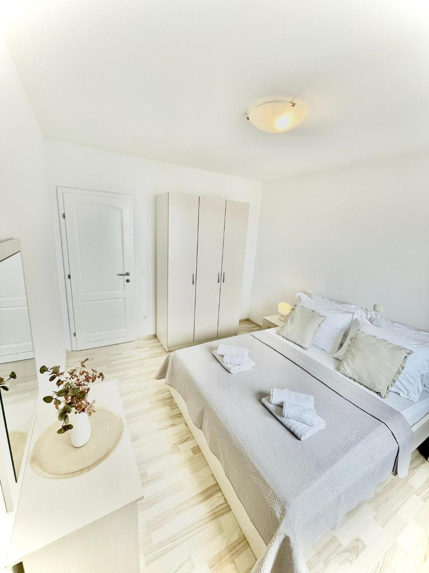 Apartments Katara Brela Eksteriør billede