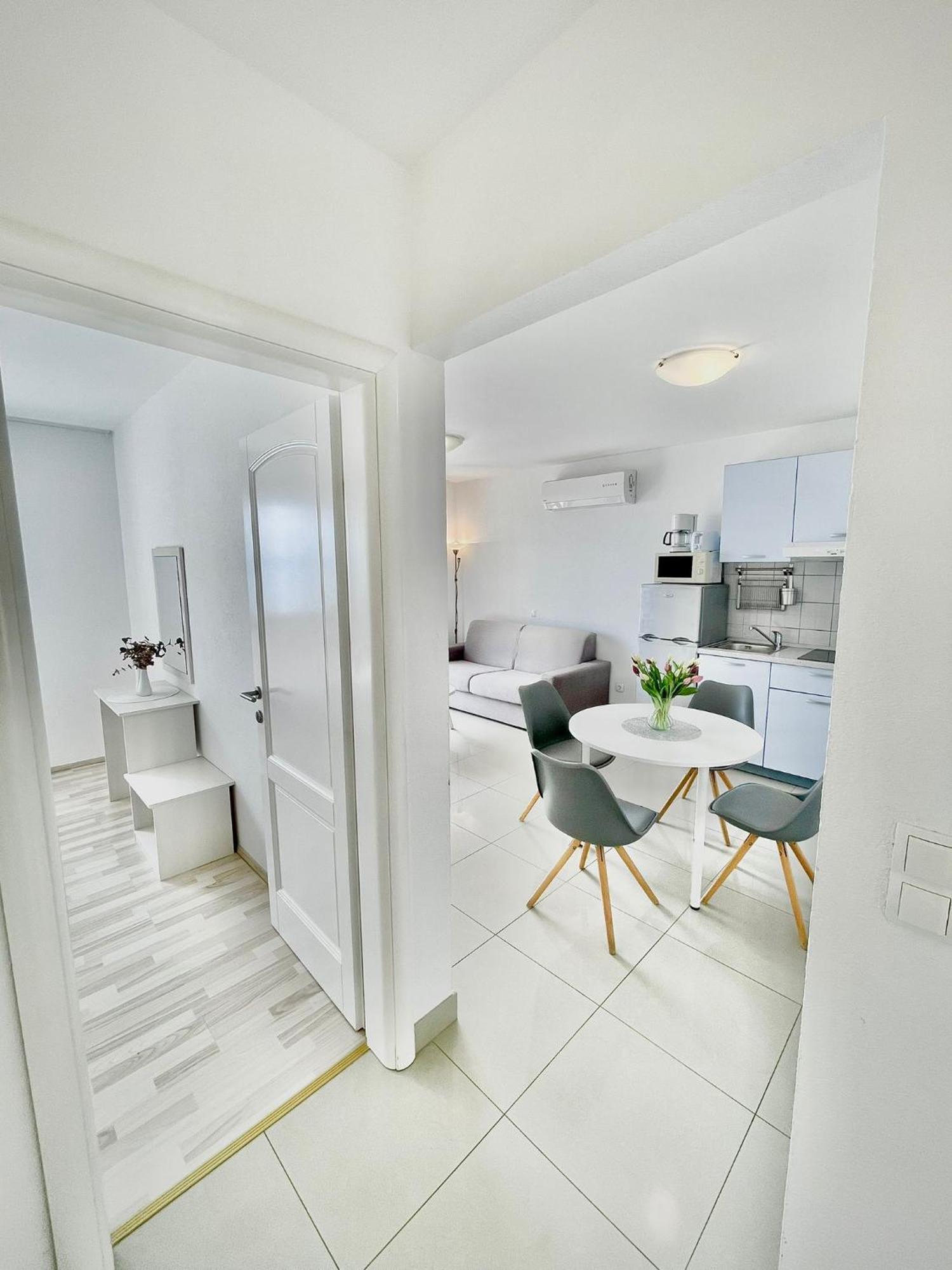Apartments Katara Brela Eksteriør billede