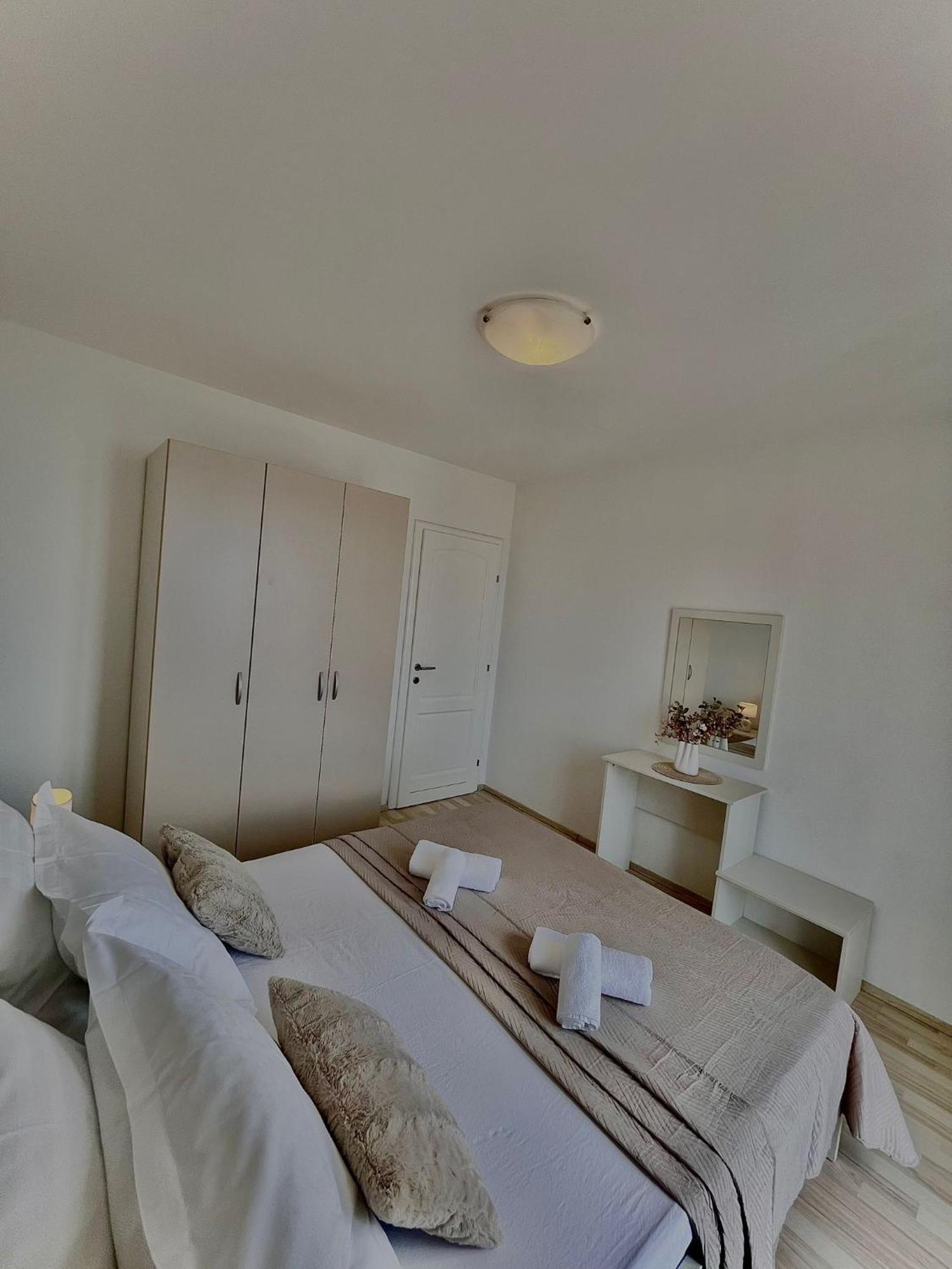 Apartments Katara Brela Eksteriør billede